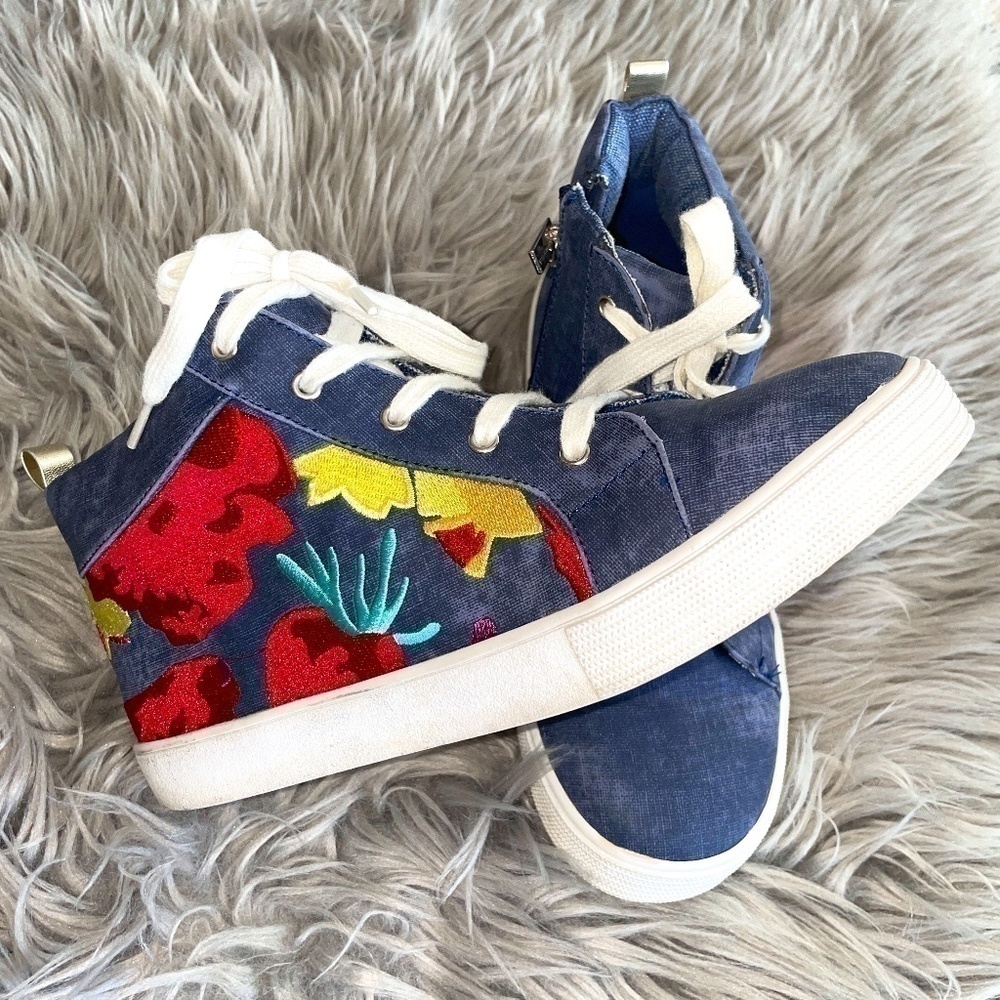 EUC Kenneth Cole New York Kam Hightop Floral Embroidered Sneakers Size 6